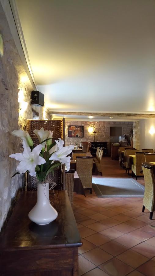 Hotel Restaurant - La Ferme De Vaux Creil Esterno foto